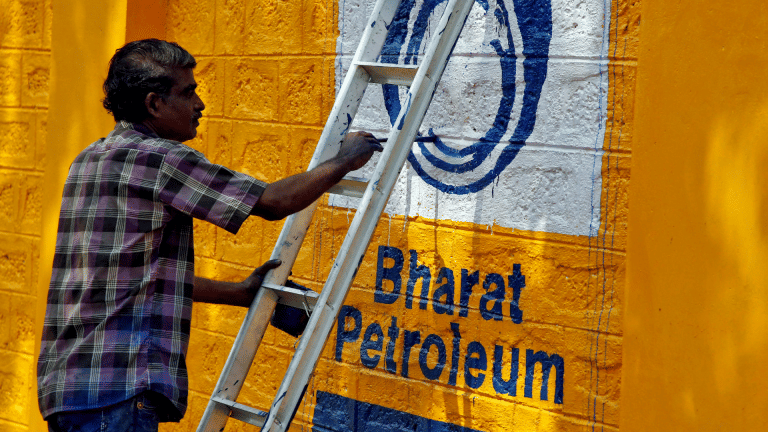 Indian refiners scout for oil deals ahead of EU ban on Russian crude imports