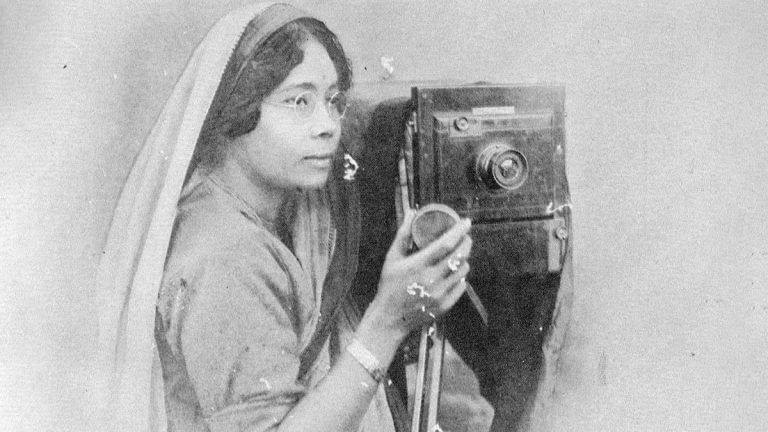 Annapurna Dutta, one of the first female photographers, clicked Sarojini Naidu, Muslim elites