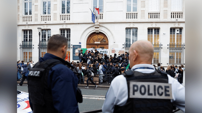French police stand guard as students block the entrance of the Lycee Montaigne high school to protest as part of a nationwide day of strike in Paris, France, 18 October, 2022. Photo: Reuters/Gonzalo Fuentes