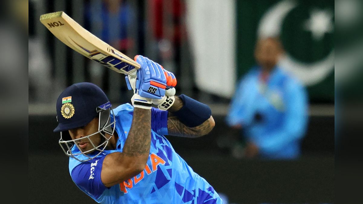 Suryakumar Yadav and Dinesh Karthik look to revive India's innings | Twitter/@ICC