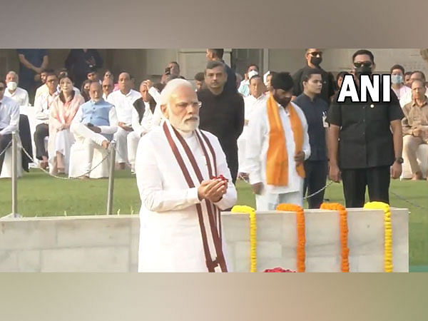 PM Modi Pays Homage To Mahatama Gandhi, Lal Bahadur Shastri On Their ...