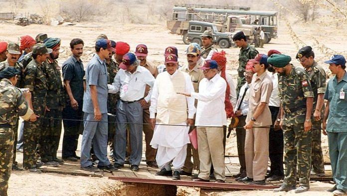 Missile-man A.P.J Abdul Kalam and Atal Bihari Vajpayee on 11 May 1998 | @mpparimal | Twitter