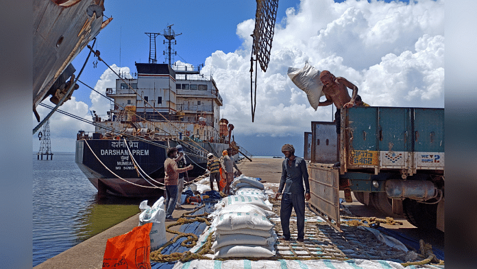 Labourers unload rice bags from a supply truck at India's main rice port at Kakinada Anchorage in the southern state of Andhra Pradesh, India, 2 September, 2021 | Photo: Reuters File Photo/Rajendra Jadhav