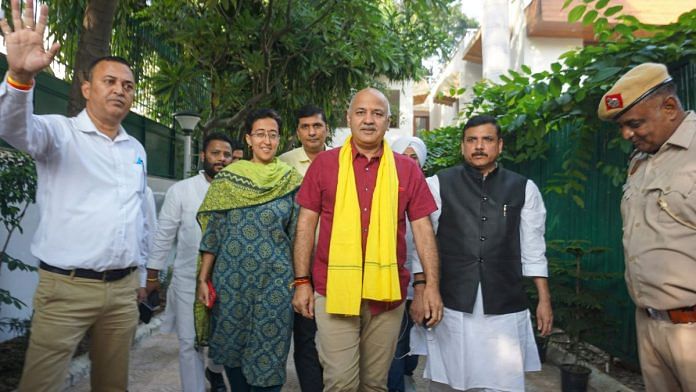 AAP leaders Sanjay Singh, Atishi and others accompany Delhi Deputy CM Manish Sisodia in solidarity as he leaves for the CBI headquarters on 17 October 2022 | PTI