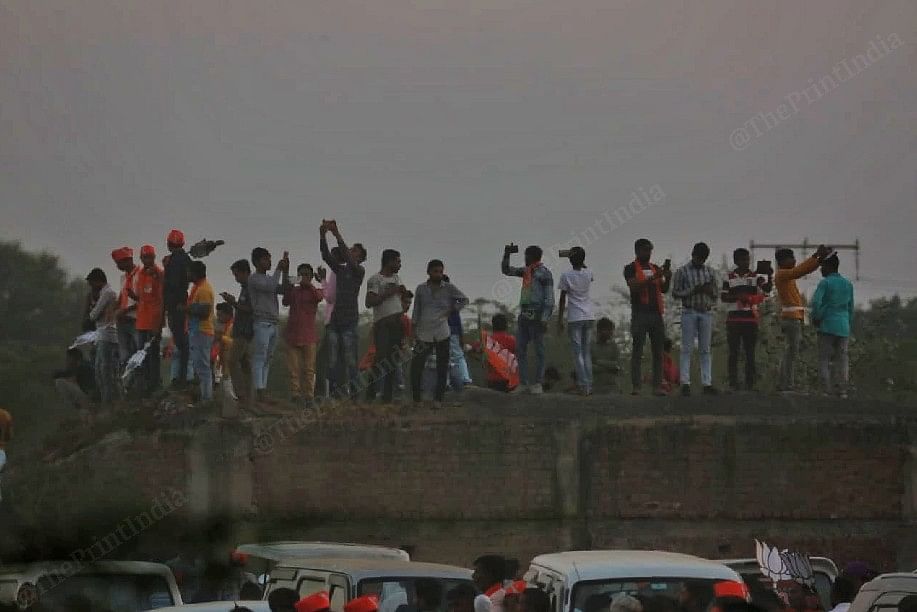 Locals in Kheda, climb on buildings to see PM Modi | Photo: Praveen Jain | ThePrint