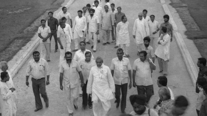 Former PM Atal Bihari Vajpayee and L.K. Advani outside Rashtrapati Bhawan in 1984 when the BJP had handful workers | Photo: Praveen Jain | ThePrint