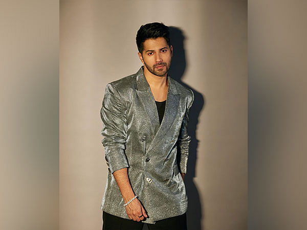 Varun Dhawan shares intense look from 'Bhediya'