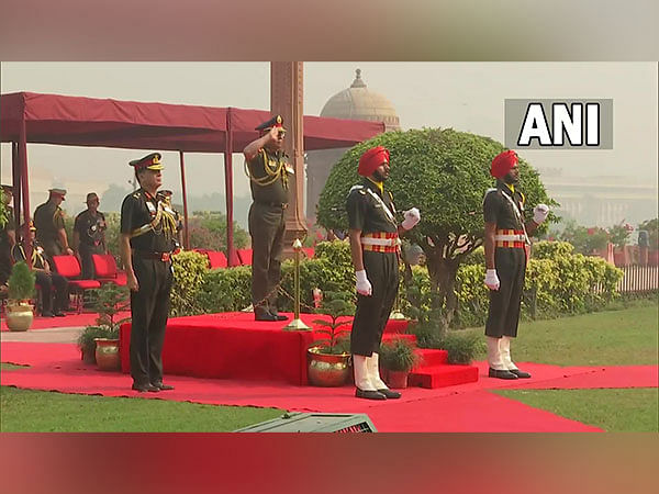 Bhutanese Lt General Batoo Tshering receives Guard of Honour at South Block