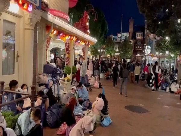 Shanghai's Disneyland closed amid lockdown, visitors unable to leave