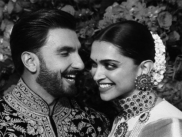 Ranveer Singh & Deepika Padukone Sticker Poster