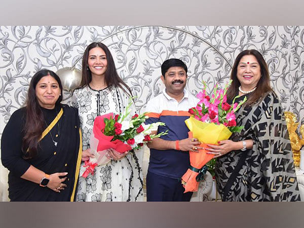 Actor Esha Gupta discusses Noida Film City development with UP Minister 'Nandi' and Prayagraj Mayor