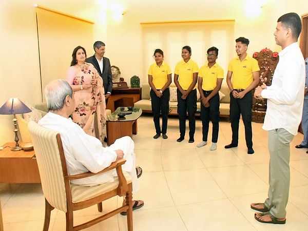 Odisha: 40 students of World Skill Centre meet CM Patnaik before leaving for ITE Singapore