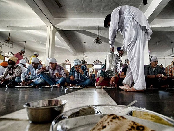 Kada Prashad to Aloo gobhi: A look at food items prepared for Langar on Gurpurab