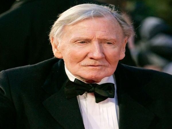 'Carry On' and 'Harry Potter' star Leslie Phillips passes away at 98