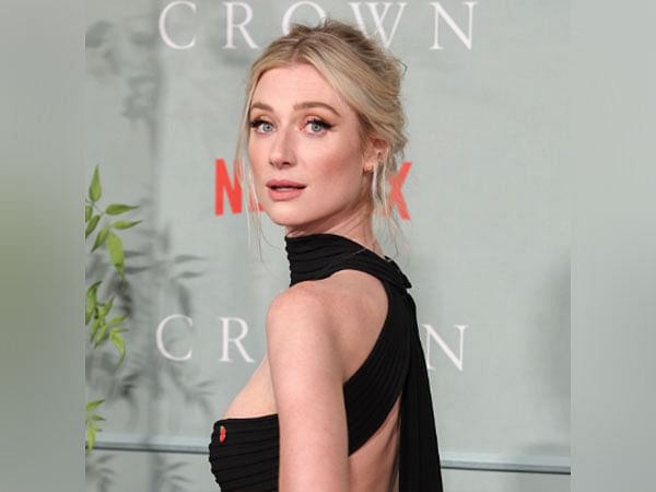 The Crown Star Elizabeth Debicki Brings Princess Diana To Life On Red