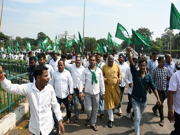 Odisha bypoll: BJD fields late MLA Bariha's daughter in Padampur   
