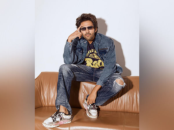 Kartik Aaryan introduces his obsession 'Kainaaz' in Freddy's new poster