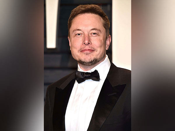 Elon Musk to find new leader for Twitter, tells staff to opt in for ...