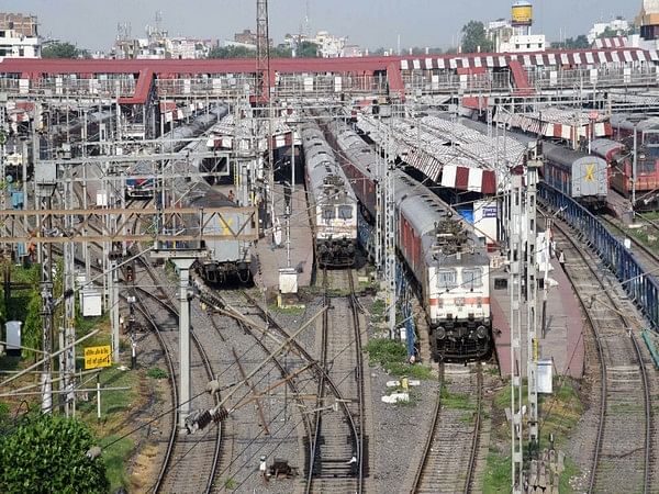 Central Railway dismantles Mumbai's Carnac Bridge before time