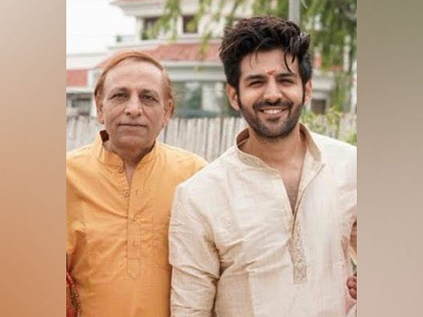 Video: Kartik Aaryan's father imitates actor's 'Bhool Bhulaiyaa 2' step at IFFI 2022