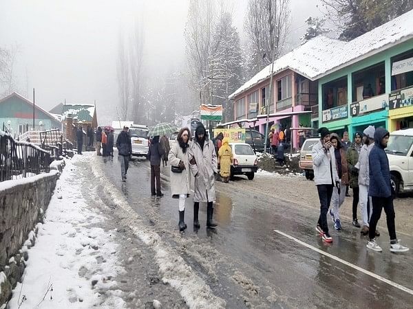 Sub-zero temperature of season recorded in Srinagar