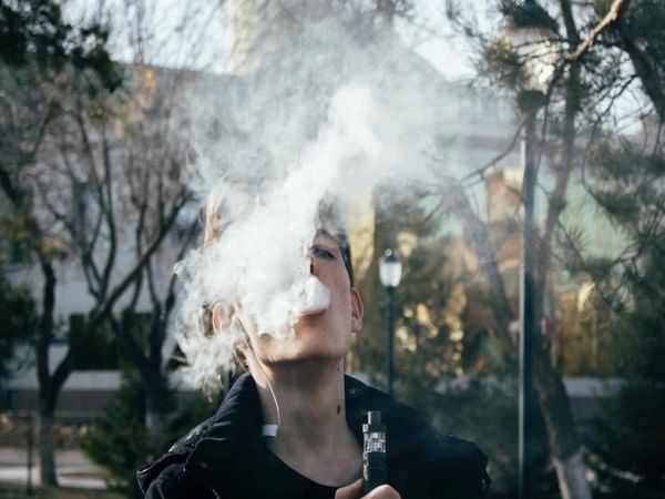 Using vapes can contribute to dental decay: Research