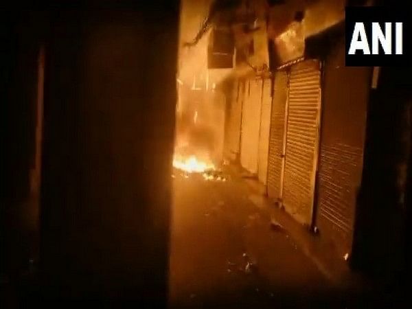 Massive fire breaks out at Bhagirath Palace market in Chandni Chowk, over 30 fire tenders rushed to spot