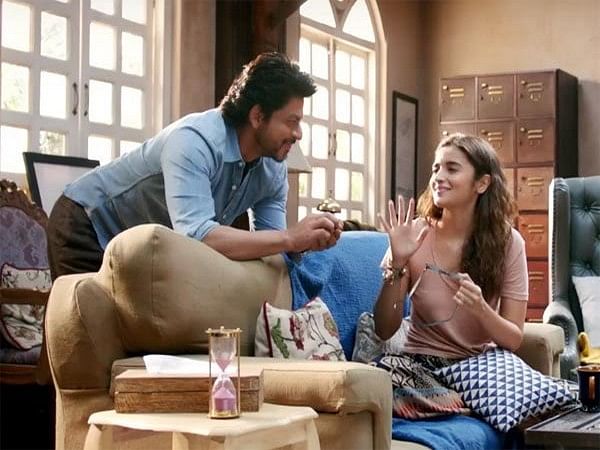 Alia Bhatt Shah Rukh Khans Emotional Drama Film Dear Zindagi Turns 6 Theprint Anifeed 5654