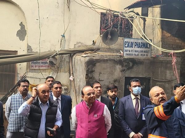 Delhi LG VK Saxena takes stock of Bhagirath Palace fire site