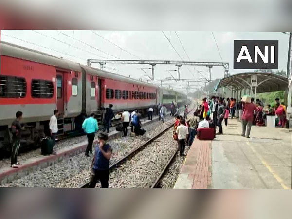 Bangalore-Howrah Duranto Express suffers brake binding in Andhra, no injuries