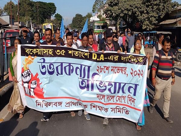 Bengal primary teachers stage protest in Siliguri over DA issue