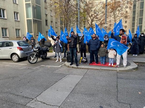 Uyghur community in Vienna holds demonstration against fire incident in Urumqi 