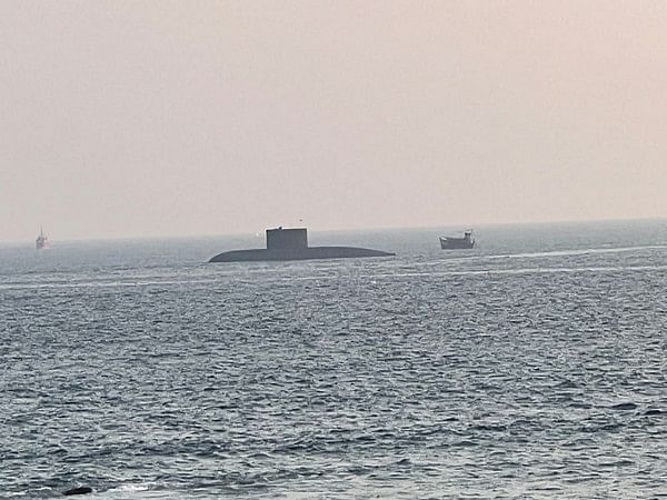 Visakhapatnam: Eastern Naval Command conducts full dress rehearsal with Air show for Navy Day