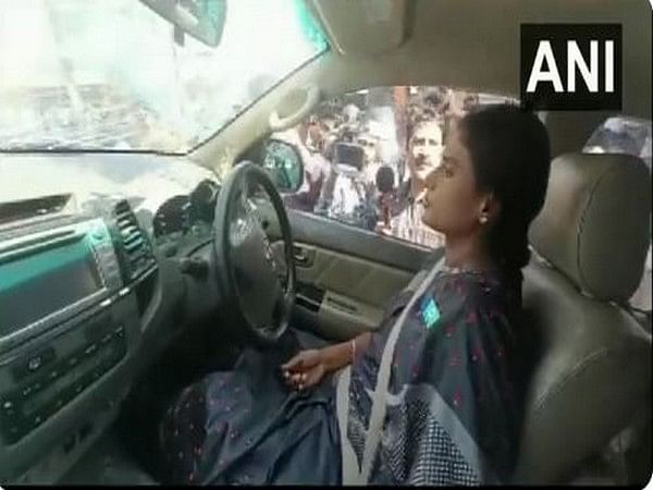 YSRTP chief Sharmila's car towed away with her sitting inside by Hyderabad Police 