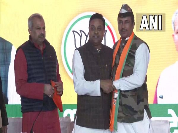 Ex-AAP MLA Surender Singh joins BJP ahead of MCD polls