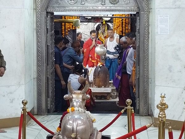Rahul Gandhi offers prayers at Shree Mahakaleshwar Temple in Ujjain 