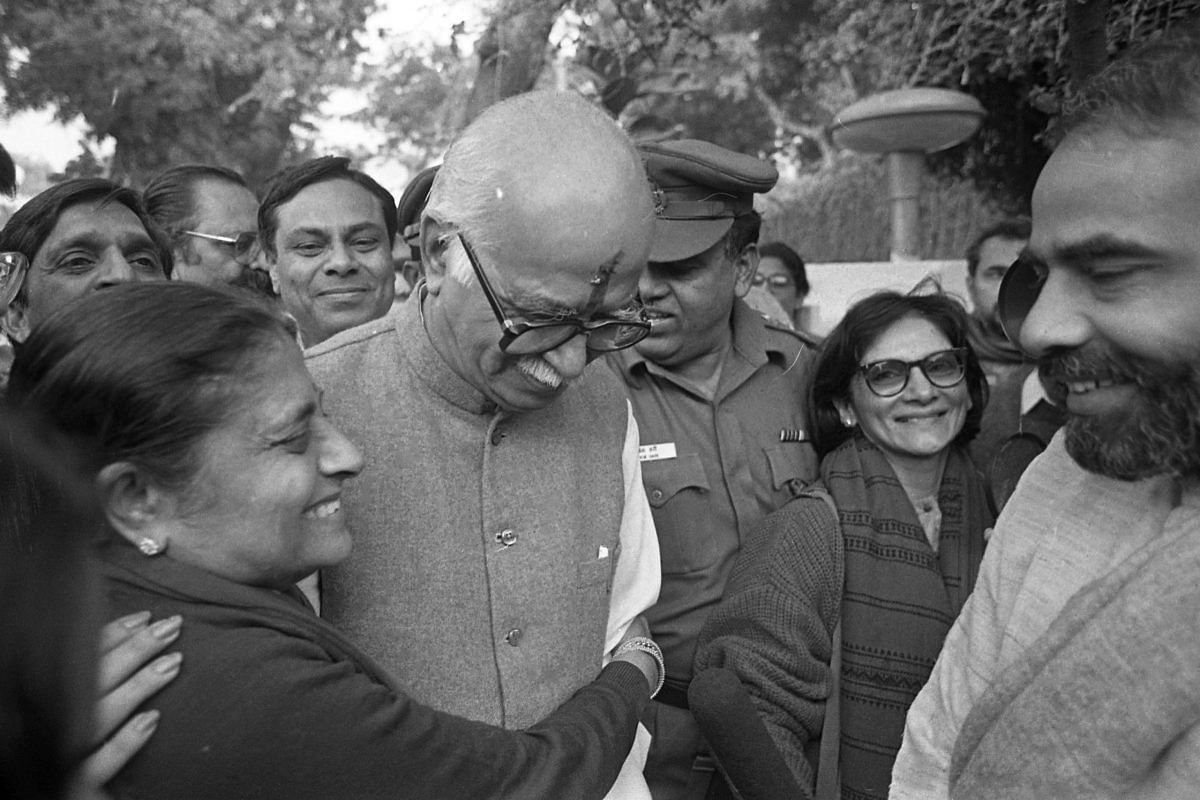 L.K. Advani's wife Kamala Advani hugs him at his residence as they celebrate the demolition of Babri Masjid. PM Modi is also visible to the right. | Photo: Praveen Jain | ThePrint