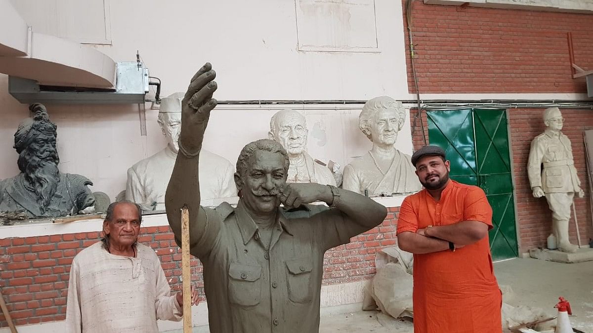 DILIP SINGH DEO Sculptor Ram V. Sutra and Dilip Singh Judeo's son Prabal Singh Judev with the statue that will be unveiled Monday | By special arrangement | ThePrint