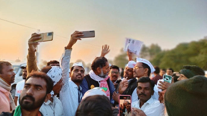 Yogendra Yadav at Bharat Jodo Yatra, surrounded by India's selfie-hunters | Yogendra Yadav/Facebook
