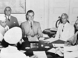 Lord Mountbatten meets Nehru, Jinnah and other Leaders to plan Partition of India | Wikimedia Commons
