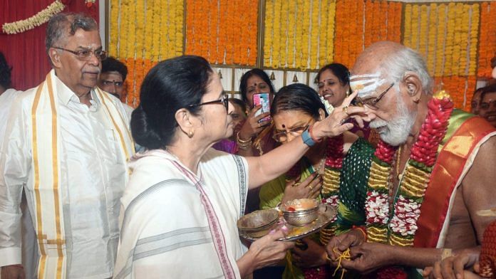 Mamata Banerjee applies teeka on forehead of Bengal Governor La Ganesan's elder brother in Chennai Thursday | ANI