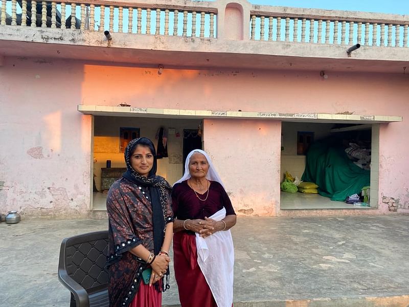 Isudan's wife Hirva and mother Maniben at their Pipaliya home | Sheela Bhatt