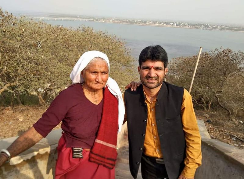 Isudan Gadhvi with his mother Maniben | Sheela Bhatt