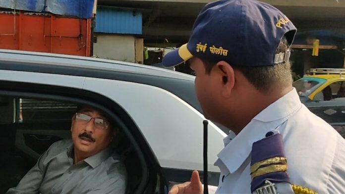 Mumbai Traffic Police educates a rear seat passenger on the importance of wearing a seatbelt in the back | Credit: Purva Chitnis, ThePrint