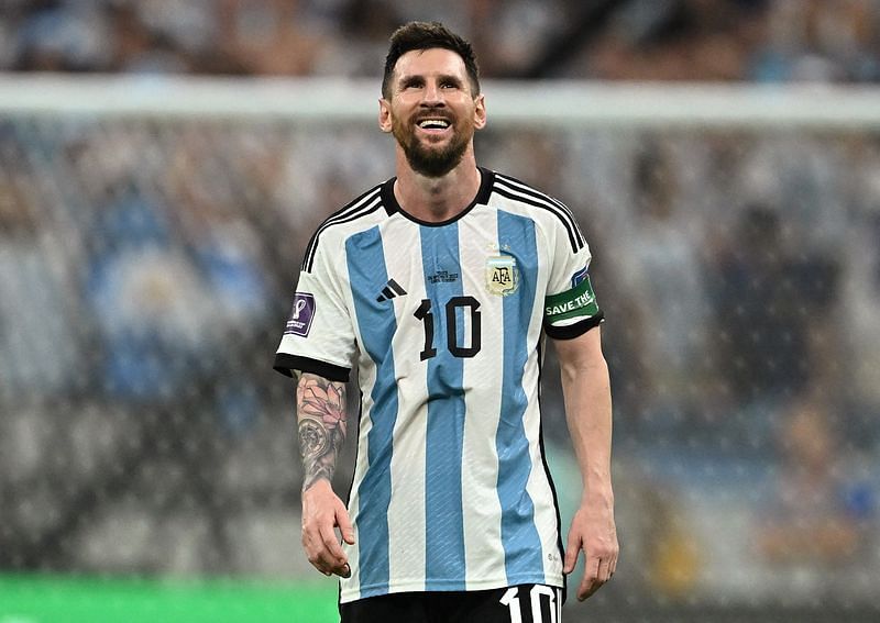 Soccer-Boxer Alvarez fumes at Messi celebration video after beating ...