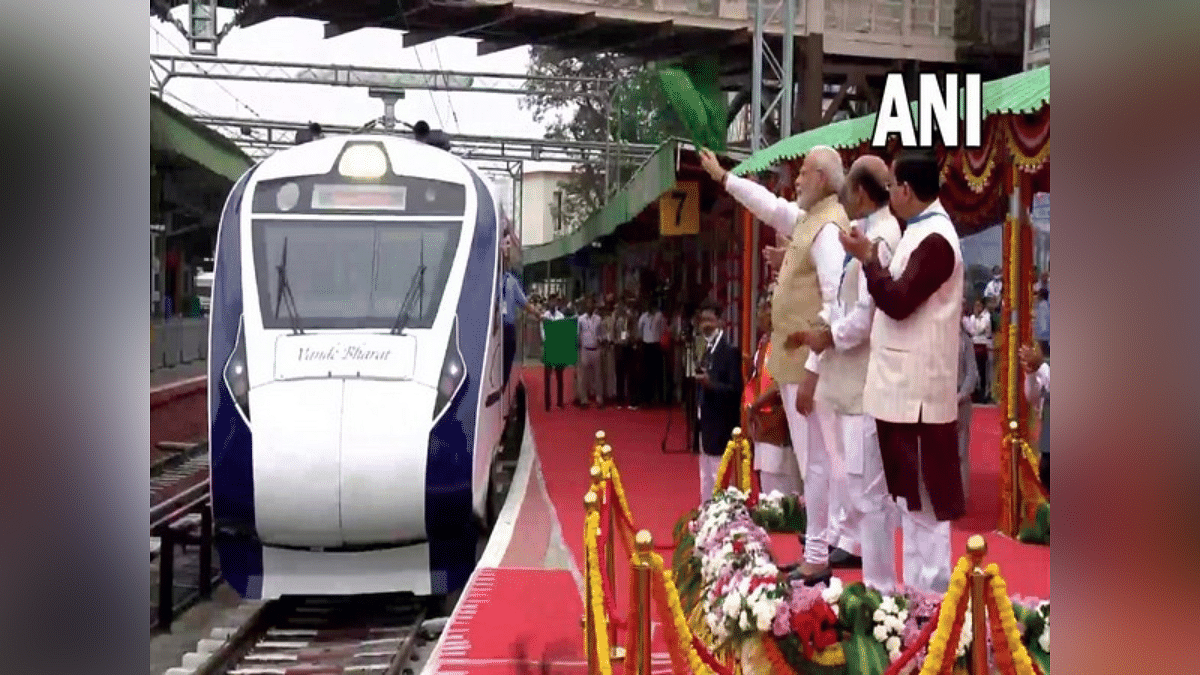 Pm Modi Flags Off Th Vande Bharat Express Bharat Gaurav Kashi Darshan Trains In Bengaluru