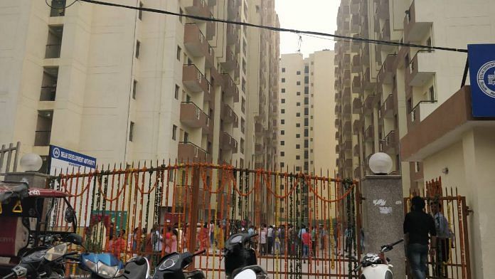 Slum dwellers gather for a glimpse of their new flats | Photo: Sukriti Vats | ThePrint