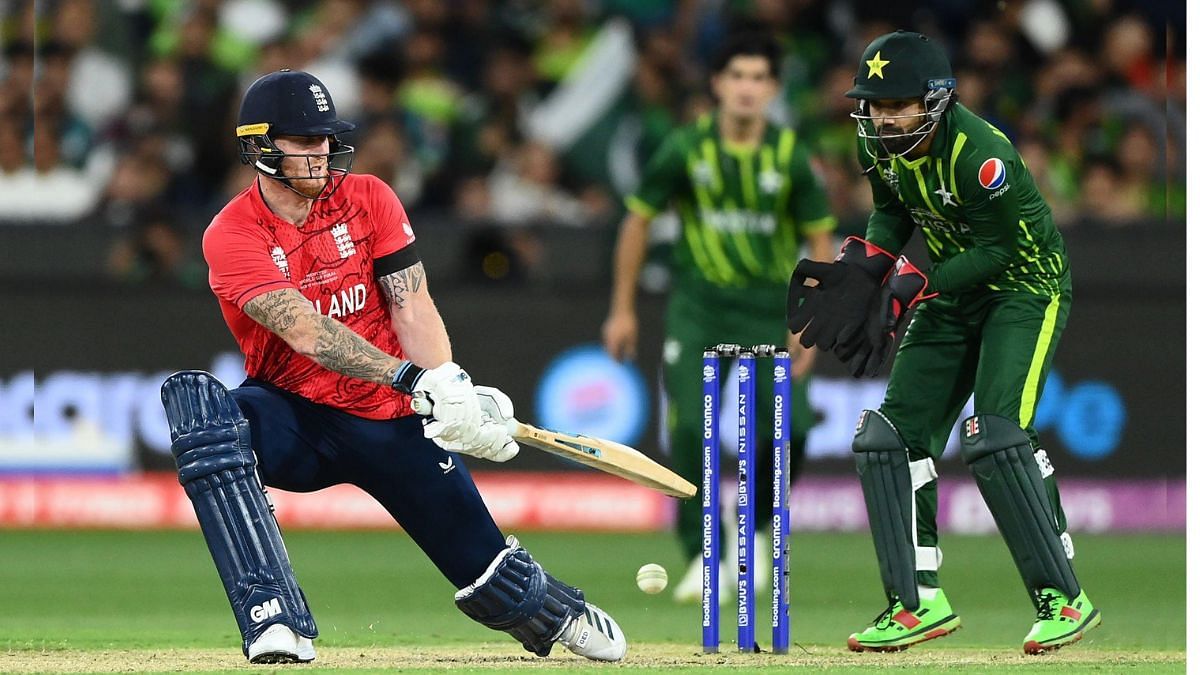 At the halfway mark of the chase, England need 61 off 60 balls | Twitter/@TheRealPCB