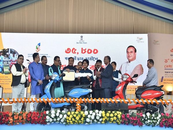 Assam CM Distributes 35,800 Scooters Among Meritorious Students ...