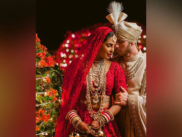 The REAL story behind Priyanka Chopra's RED wedding lehenga | The Times of  India